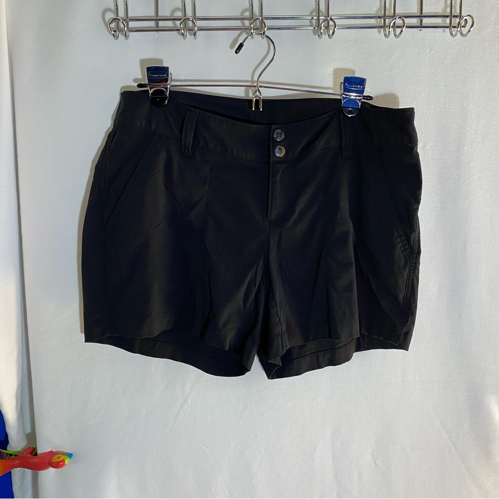 Columbia Women's Black Moisture Wicking Hiking Shorts, Size 10 EUC